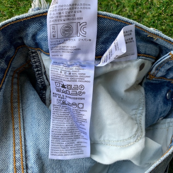 Levi's size 28 Denim Shorts - Picture 5 of 5